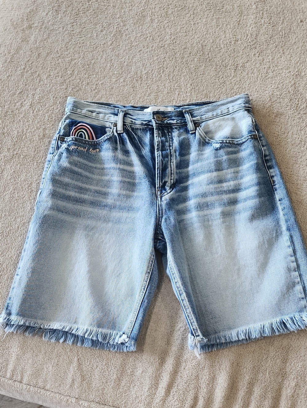 Light Wash Frayed Hem Denim Shorts